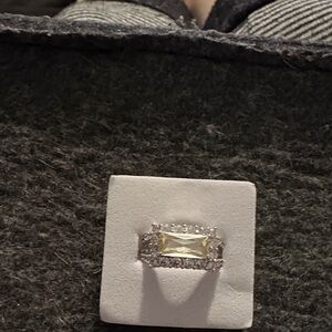 Elegant Silver and Yellow Gemstone Ring